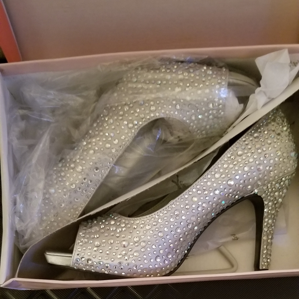 Never worn - Picture 2 of 5